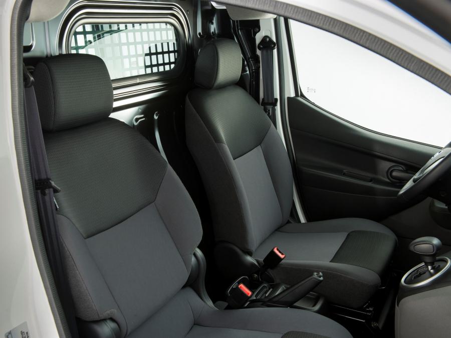  Nissan e-NV200 Van 2014 года  (фото 2 из 10)